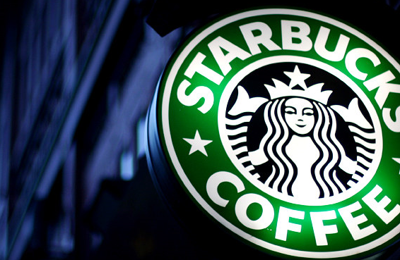 Starbucks aggiunge una nuova bevanda ghiacciata senza latticini al suo menu permanente