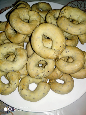 taralli con vino, olio d,oliva e semi di papavero e sesamo