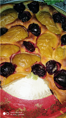 panfocaccia dolce con  frutta di stagione