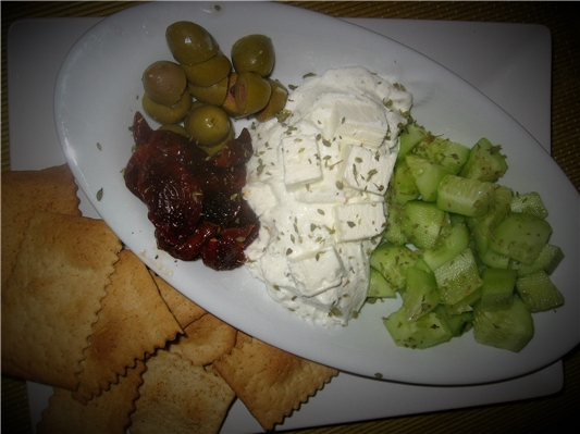 insalata con salsa alla feta