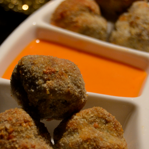 Mini polpette con salsa al peperone rosso