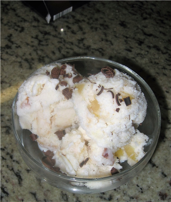 gelato alla ricotta con pere caramellate