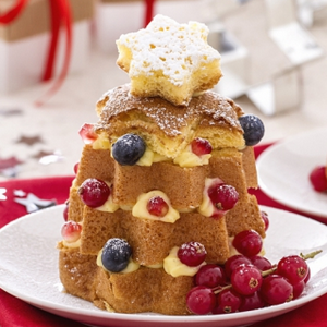 Alberelli di pandoro con crema pasticcera e ribes