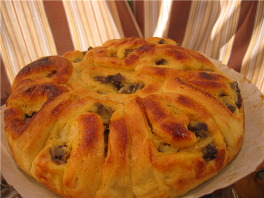 torta di brioche con crema al miele e frutta secca