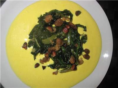 spinaci appassiti con curcuma  yogurt e uvetta