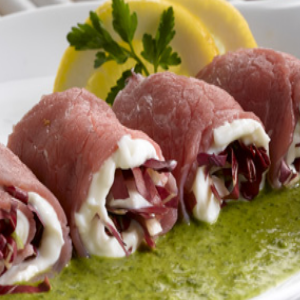 Involtini di carpaccio su pesto di spinacini freschi