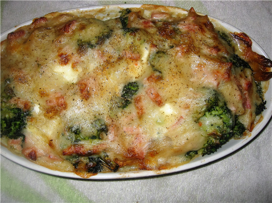 pasta integrale gratinata con broccoli e prosciutto