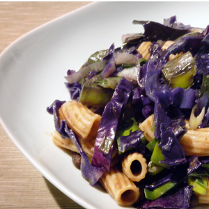 Pasta al fagiolo nero e verdure