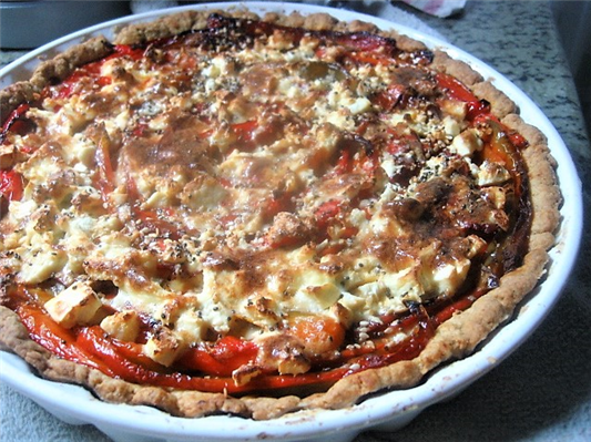 crostata salata con peperoni rossi