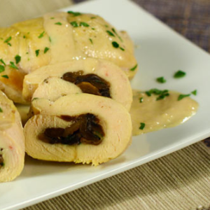 Involtini di pollo ai funghi con salsa alla senape