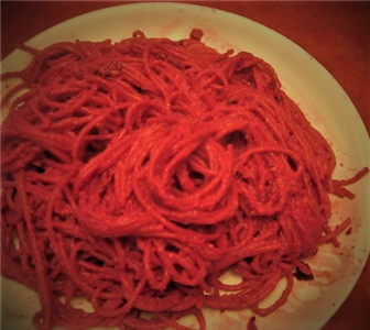 spaghetti integrali con barbabietole e ricotta