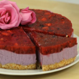 Cheesecake di fragole e ciliege al profumo di rose di Elisabetta