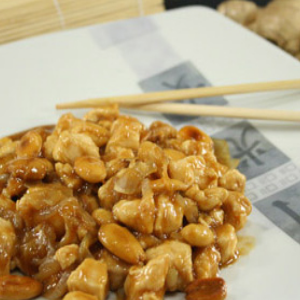 Pollo alle Mandorle: dalla Cina, un secondo piatto gustoso e delicato.
