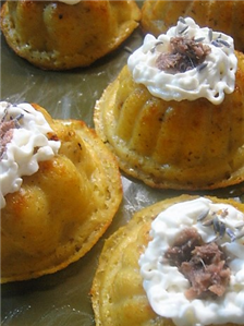 sformatini di patate con ricotta di bufala e alici al timo e lavanda