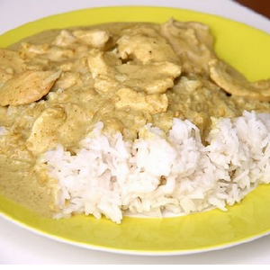 Pollo al latte di cocco e curry