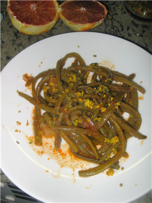 fagiolini in salsa di pomodoro , arancia e menta