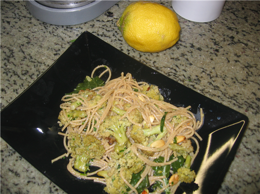 spaghetti con cavolfiore limone mandorle